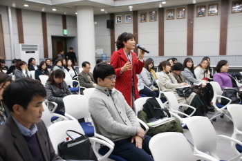 이경순 은성화학 대표가 질의하고 있다.