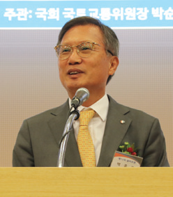 백종윤 대한기계설비단체총연합회 회장 이 환영사를 하고 있다.