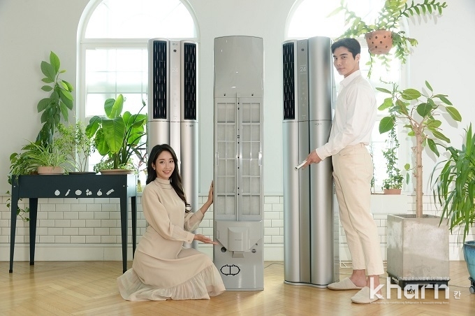 필터클린봇과 UV LED 팬 살균 기능이 탑재된 LG 휘센 씽큐 에어컨.