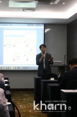 기술개발 총괄을 맡은 조성구 이맥시스템 부사장이 개발된 제품에 대해 설명하고 있다.