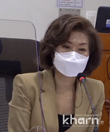 국회 기후위기 그린뉴딜연구회 연구책임의원인 양이원영 더불어민주당 의원이 발언하고 있다.
