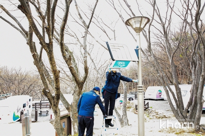 세스코가 대구 달성군 비슬산자연휴양림의 오토캠핑장에서 해충방제 서비스를 제공하고 있다.