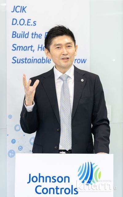 김한준 존슨콘트롤즈 코리아 대표가 내년도 전략을 설명하고 있다.