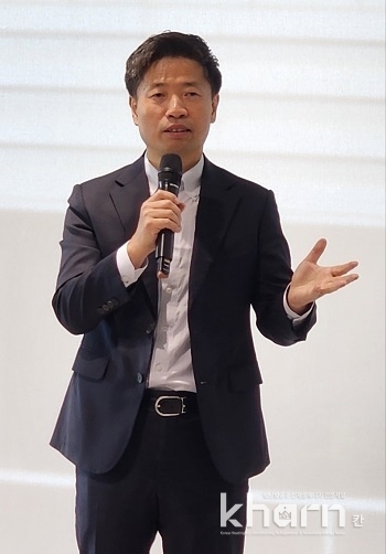 전일승 윌로펌프 대표가 개회사를 하고 있다.