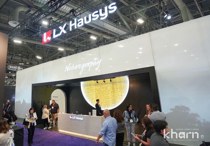 KBIS 2024에 참가한 LX하우시스의 부스 전경.