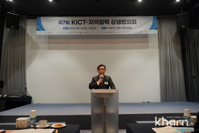 김병석 건설연 원장이 상생협의회에서 기념사를 하고 있다.