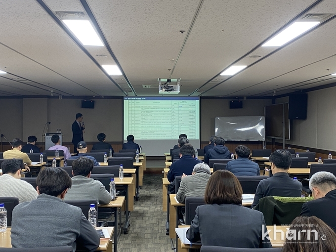 김성훈 국토관리원 충청지역본부 실장이 청주도시첨단문화산업단지에서 강의하고 있다.