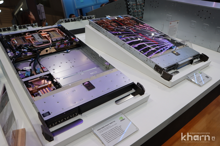 페가트론이 공개한 엔비디아 GB300 NVL72 지원 서버.