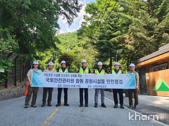 관계자 기념촬영 모습.