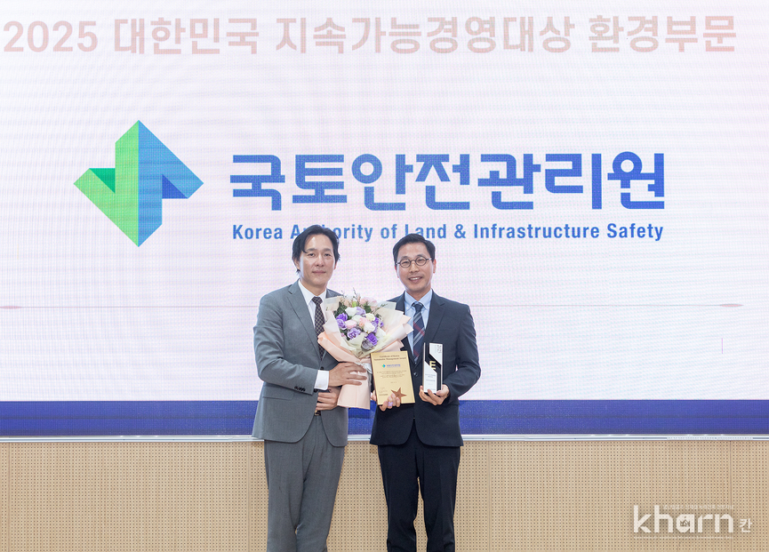 윤동열 한국지속가능경영원 원장(왼쪽), 윤영도 국토안전관리원 ESG경영실 실장.