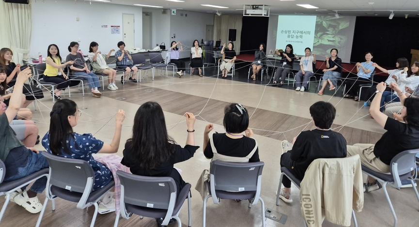 환경교육사 3급 양성과정 교육생들이 실무교육을 받고 있다.