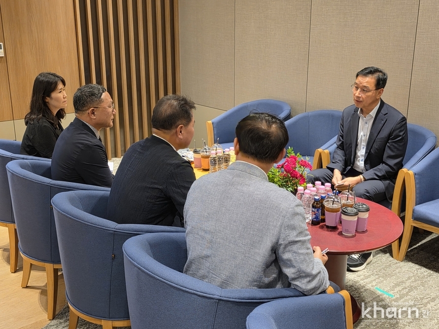 위성곤 더불어민주당 국회의원이 DC인프라 산업계 동향에 대해 질문하고 있다.