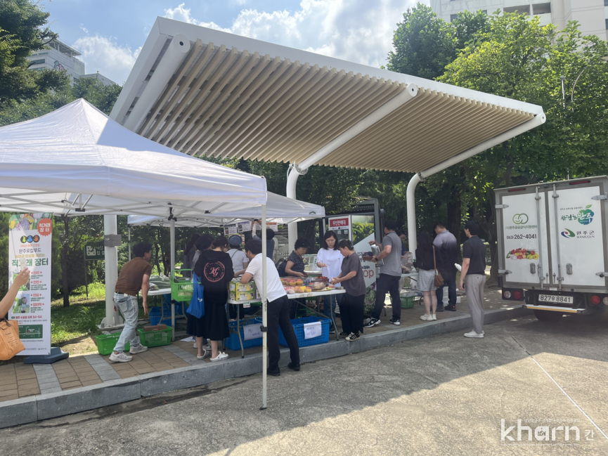 완주 로컬푸드 직거래장터 운영현장.