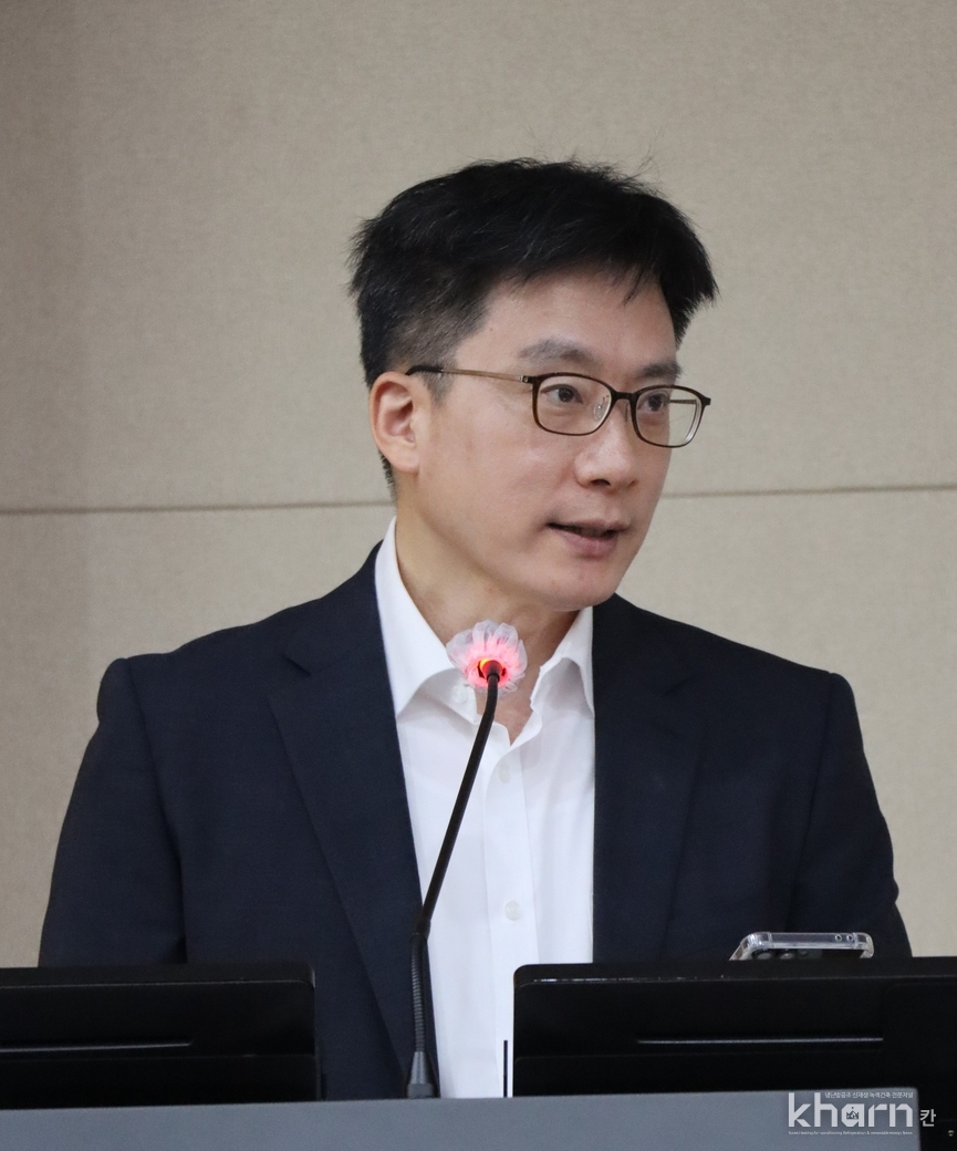 이원호 고려대 보건과학대학 부학장이 환영사를 하고 있다.