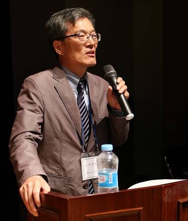 통합협회 초대 회장으로 선출된 박종원 회장이 인사말을 하고 있다.