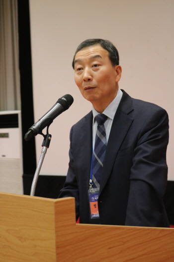 정시영 회장이 인사말을 하고 있다.
