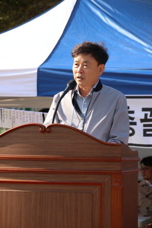 한호남 회장이 인사말을 진행하고 있다.